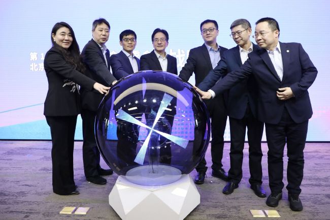 2当老龄化成为摆在社会面前的课题，《长夜将尽》的故事并不遥远。