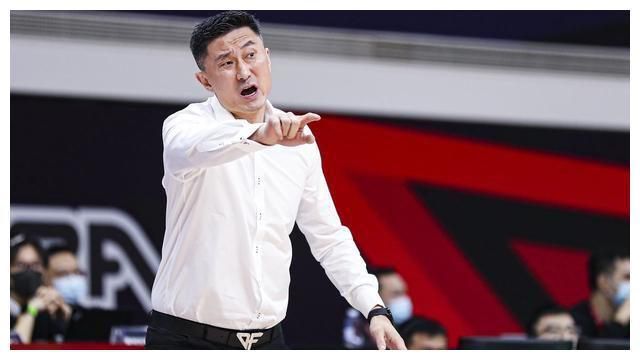 格伦·克洛斯、莎拉·保罗森、泰亚娜·泰勒、金·卡戴珊、妮... 法鲨归来！